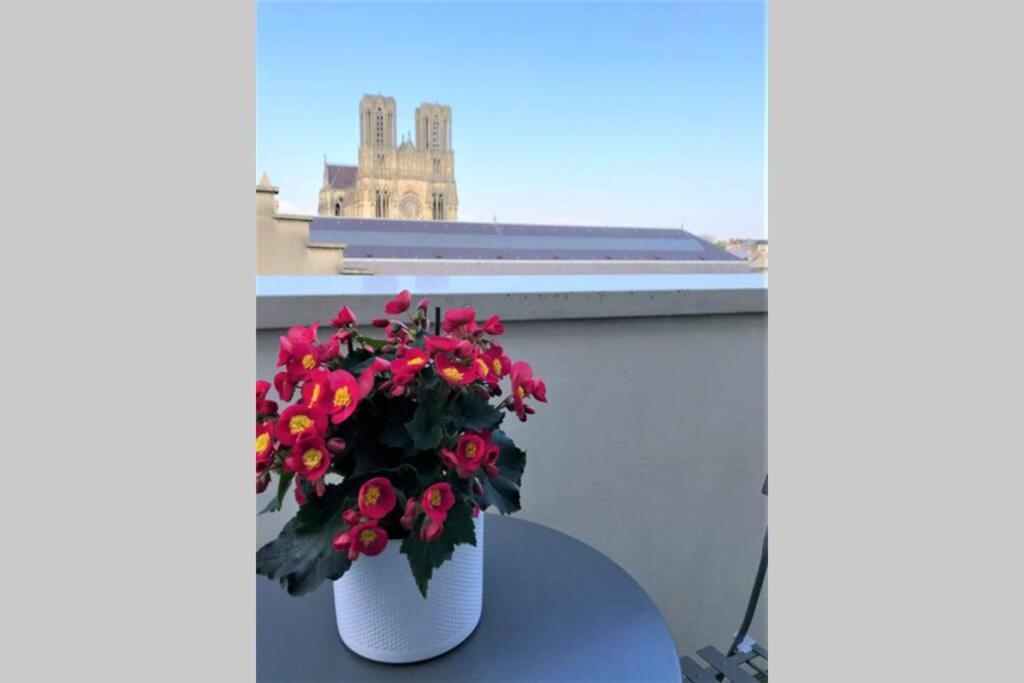 Hypercentre Grand Balcon Vue Cathedrale Apartment Reims Exterior photo